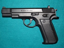 PISTOLA mecánica CZ75